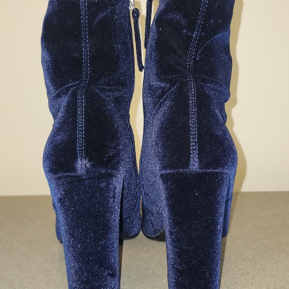 🦋Steve Madden Velvet Blue Ankle Boots🦋 - Picture 5 of 7